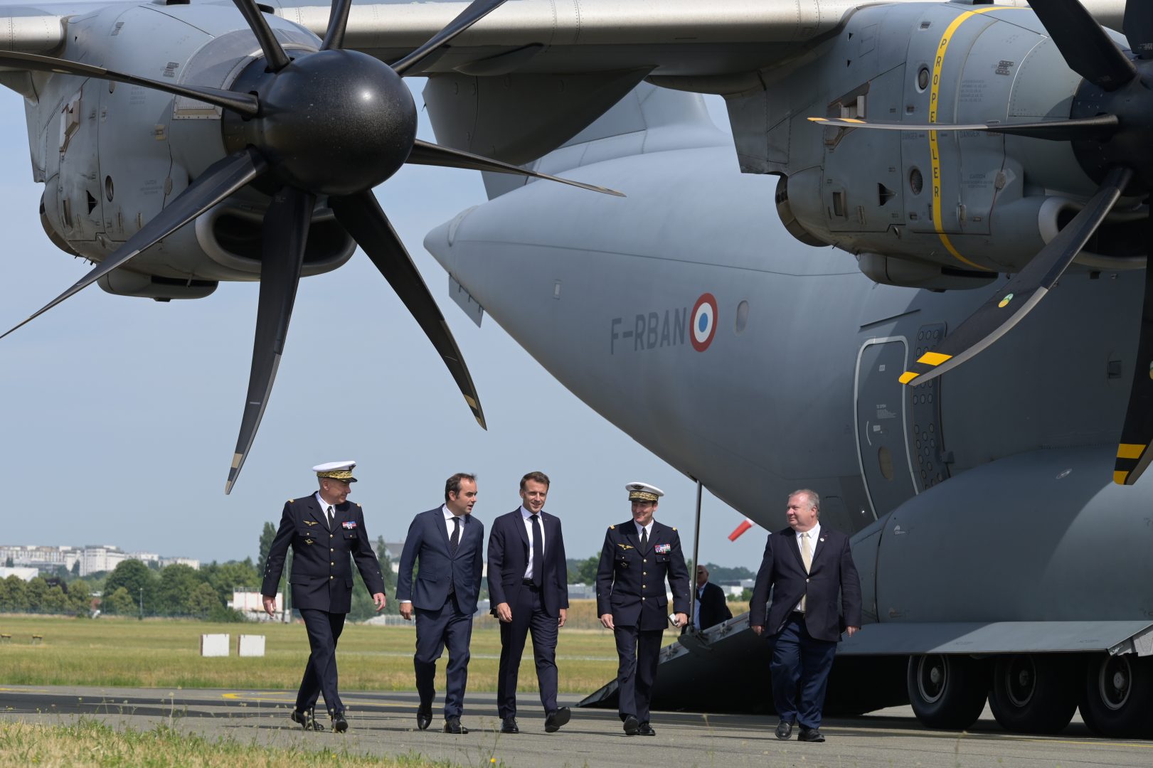 Visite du President de la Republique Emmanuel Macron,
accueil par les adherents du GIFAS
55ème Salon International de l'Aéronautique et de l'Espace
Visit of the President of the Republic Emmanuel Macron, welcomed by the members of GIFAS
55th International Aeronautics and Space Show