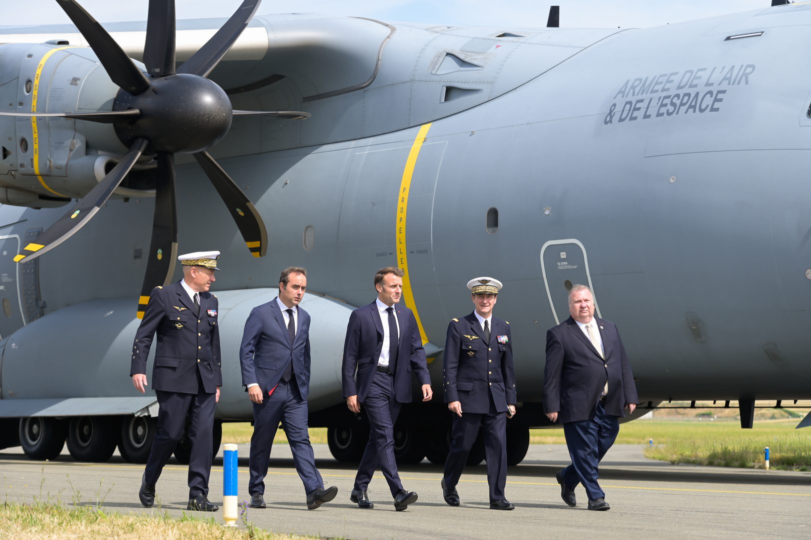 Visite du President de la Republique Emmanuel Macron,
accueil par les adherents du GIFAS
55ème Salon International de l'Aéronautique et de l'Espace
Visit of the President of the Republic Emmanuel Macron, welcomed by the members of GIFAS
55th International Aeronautics and Space Show