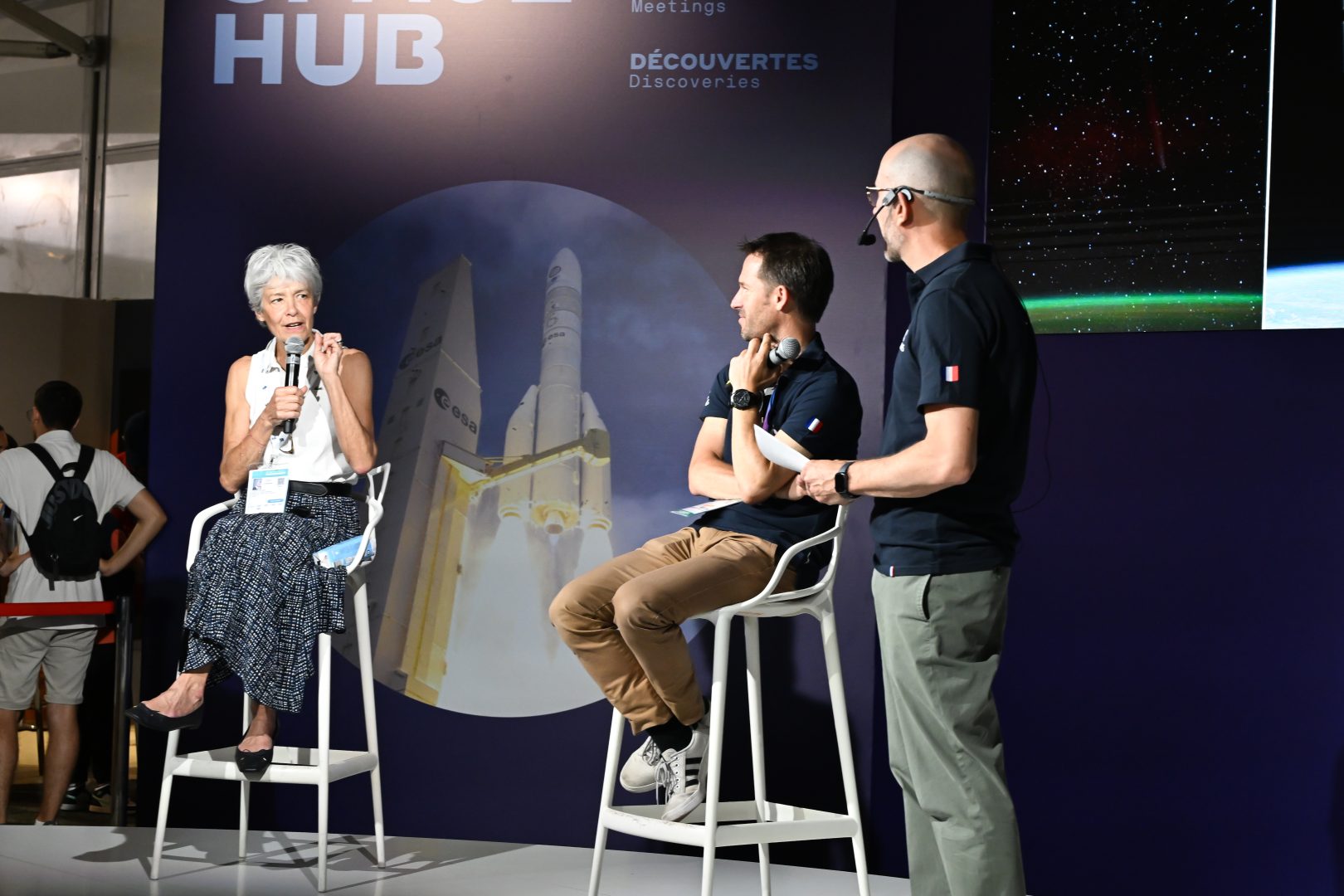 Paris Space Hub, conférence Mythes ou realites? Astronautes et vols habites, Claudie Haignere, spationaute francaise, journee publique
55ème Salon International de l'Aéronautique et de l'Espace
Paris Space Hub, conference Myths or Realities? Astronauts and Manned Flights, Claudie Haignere, French astronaut, public day 55th International Aeronautics and Space Show