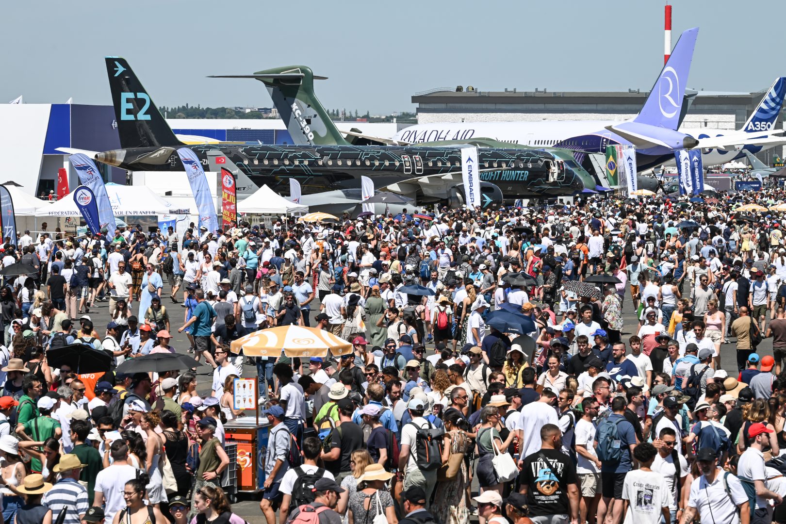 Foule, journee publique, affluence, statique
55ème Salon International de l'Aéronautique et de l'Espace
Crowd, public day, attendance, static 55th International Air and Space Show