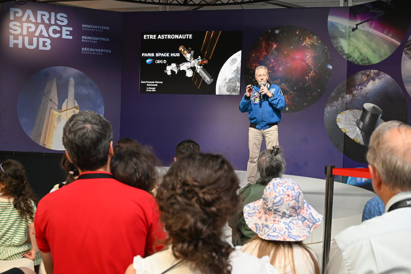Paris Space Hub, Astro Classe : c'est comment dans l'espace, Jean Francois Clervoy,astronaute, journee publique
55ème Salon International de l'Aéronautique et de l'Espace
Paris Space Hub, Astro Class: what's it like in space, Jean Francois Clervoy, astronaut, public day
55th International Air and Space Show